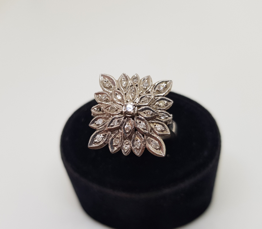 YAPRAKLI MODEL BÜYÜK BOY PIRLANTA TAŞLI KARE YÜZÜK