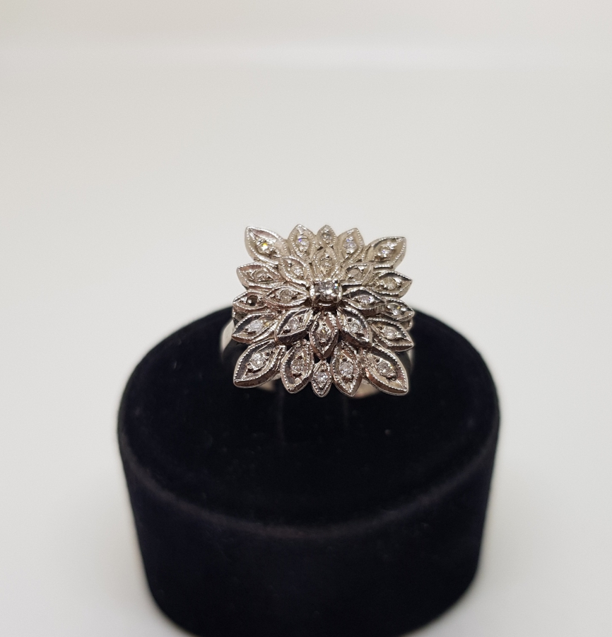 YAPRAKLI MODEL BÜYÜK BOY PIRLANTA TAŞLI KARE YÜZÜK