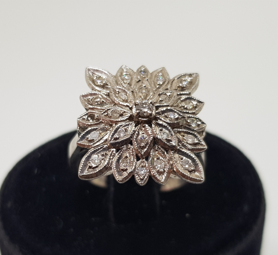 YAPRAKLI MODEL BÜYÜK BOY PIRLANTA TAŞLI KARE YÜZÜK