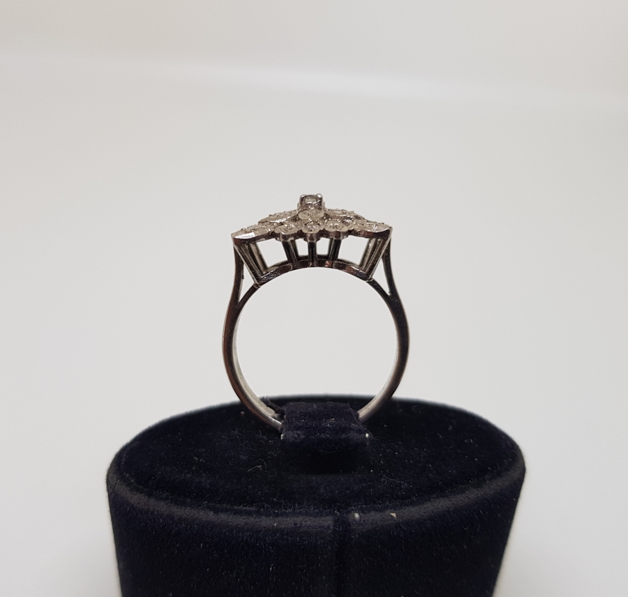 YAPRAKLI MODEL BÜYÜK BOY PIRLANTA TAŞLI KARE YÜZÜK