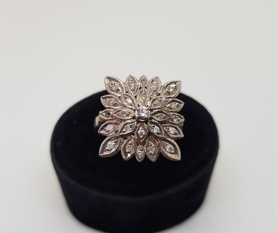 YAPRAKLI MODEL BÜYÜK BOY PIRLANTA TAŞLI KARE YÜZÜK