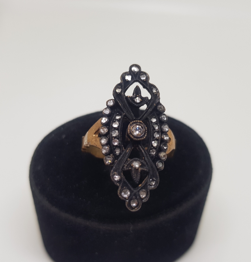 ÇİFTE LALELİ MEKİK MODEL ELMAS TAŞLI YÜZÜK