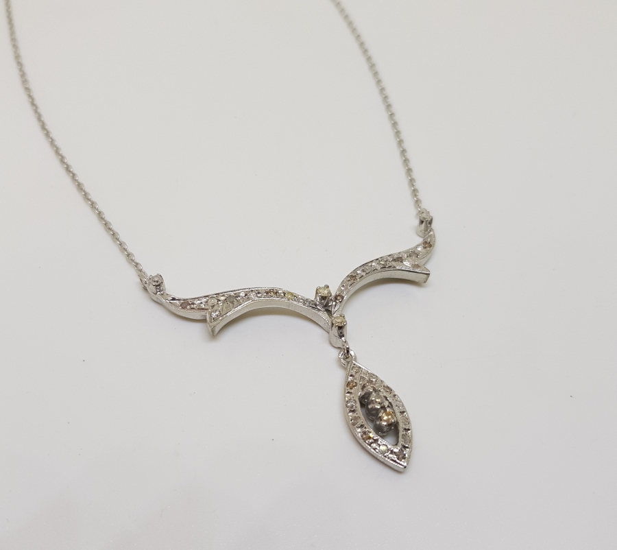 DALLI MEKİK MODELİ PIRLANTA TAŞLI GERDANLIK