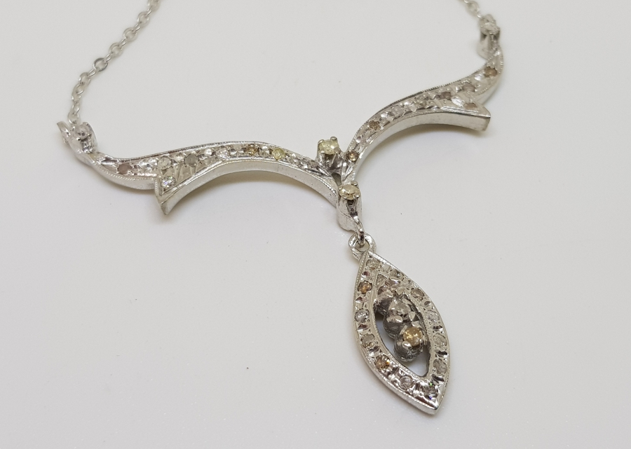 DALLI MEKİK MODELİ PIRLANTA TAŞLI GERDANLIK