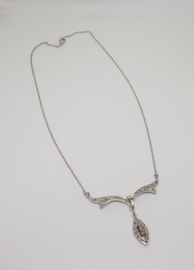 DALLI MEKİK MODELİ PIRLANTA TAŞLI GERDANLIK