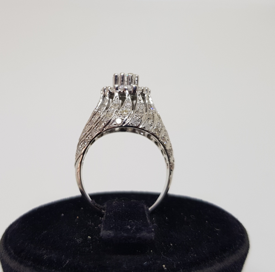 ÇARKIFELEK MOTİFLİ BÜYÜK TAŞLI PIRLANTA YÜZÜK