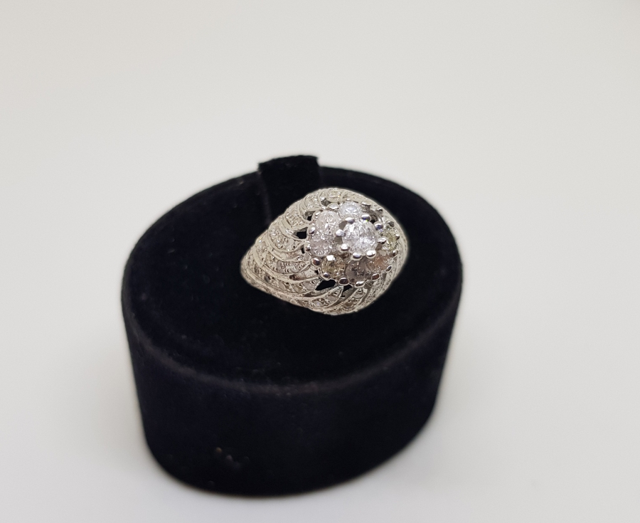 ÇARKIFELEK MOTİFLİ BÜYÜK TAŞLI PIRLANTA YÜZÜK