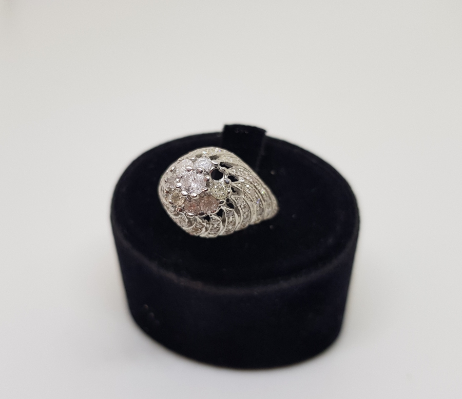 ÇARKIFELEK MOTİFLİ BÜYÜK TAŞLI PIRLANTA YÜZÜK