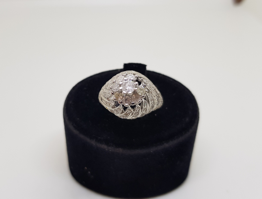 ÇARKIFELEK MOTİFLİ BÜYÜK TAŞLI PIRLANTA YÜZÜK