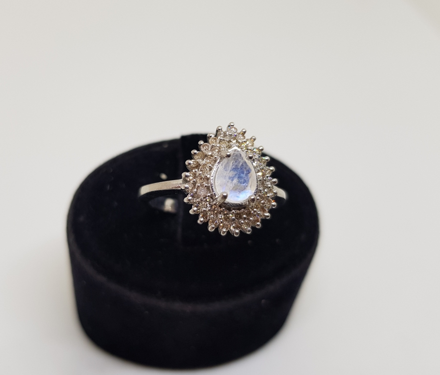 KUVARZ VE PIRLANTA TAŞLI DAMLA MODEL YÜZÜK