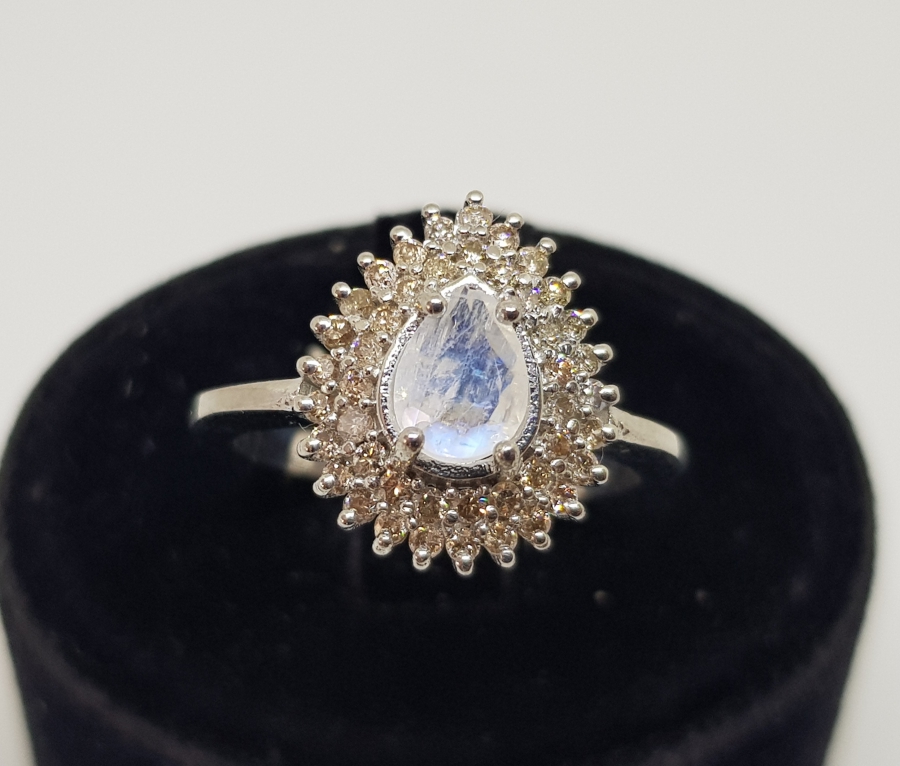 KUVARZ VE PIRLANTA TAŞLI DAMLA MODEL YÜZÜK