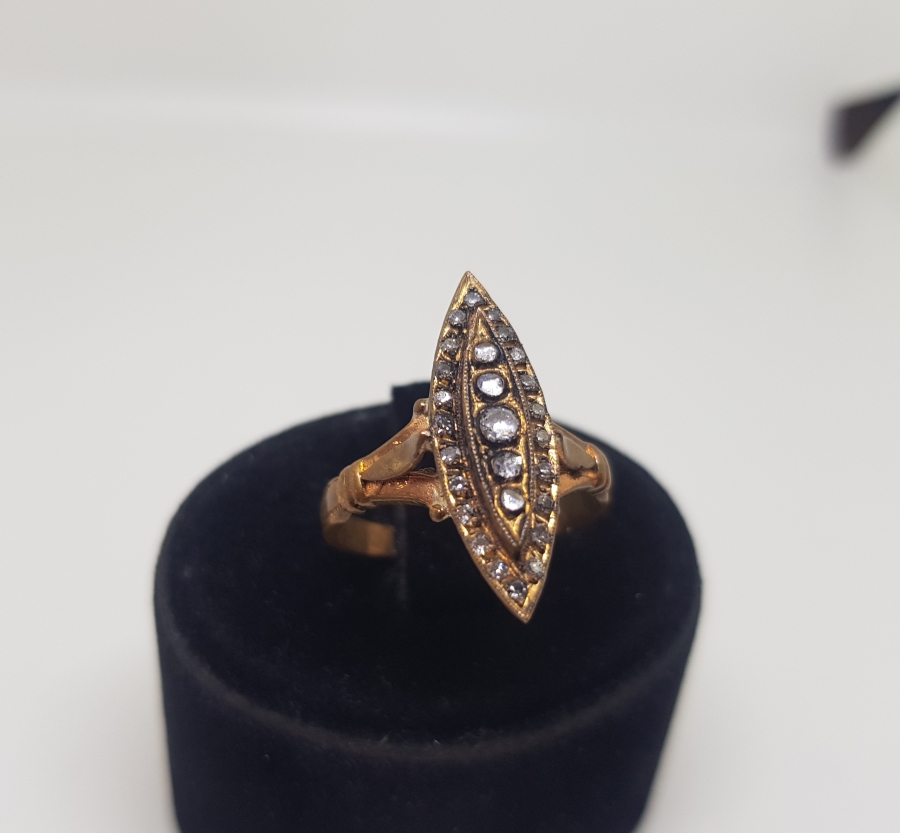 BÜYÜK MEKİK MODELİ ELMAS TAŞLI YÜZÜK