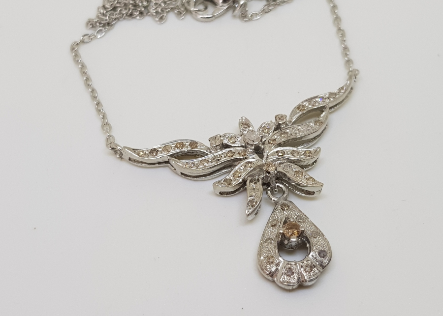 DAMLA FİYONK MODELİ PIRLANTA TAŞLI GERDANLIK