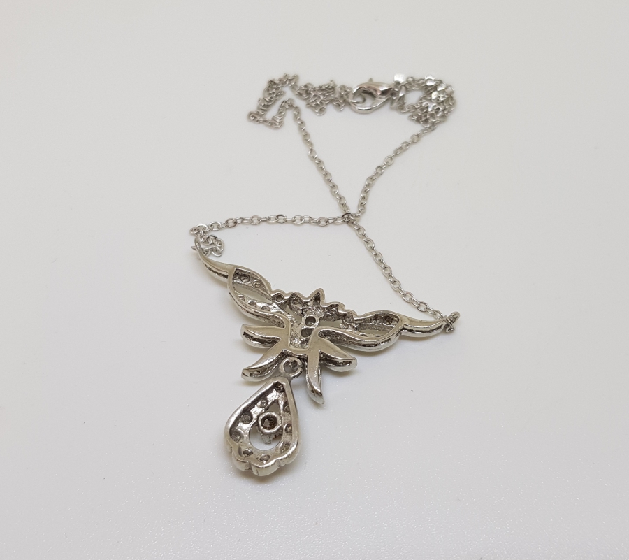 DAMLA FİYONK MODELİ PIRLANTA TAŞLI GERDANLIK