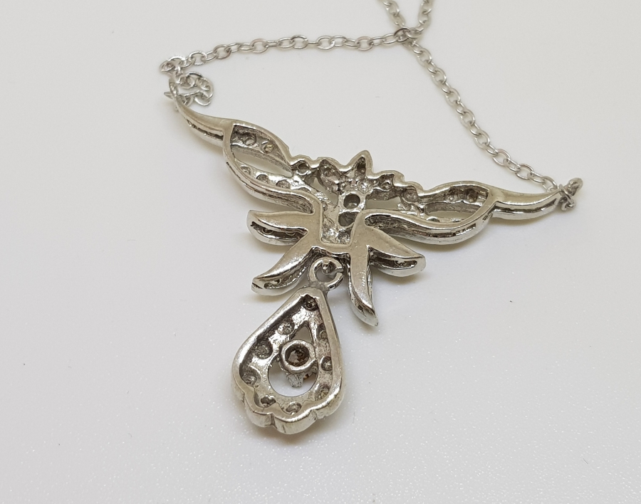 DAMLA FİYONK MODELİ PIRLANTA TAŞLI GERDANLIK