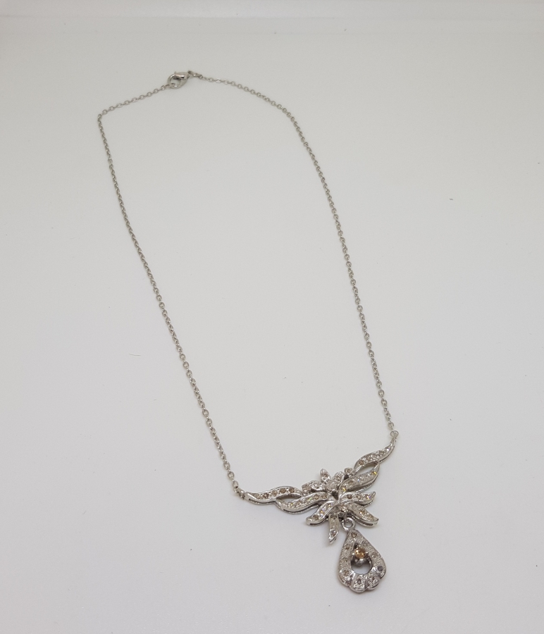 DAMLA FİYONK MODELİ PIRLANTA TAŞLI GERDANLIK