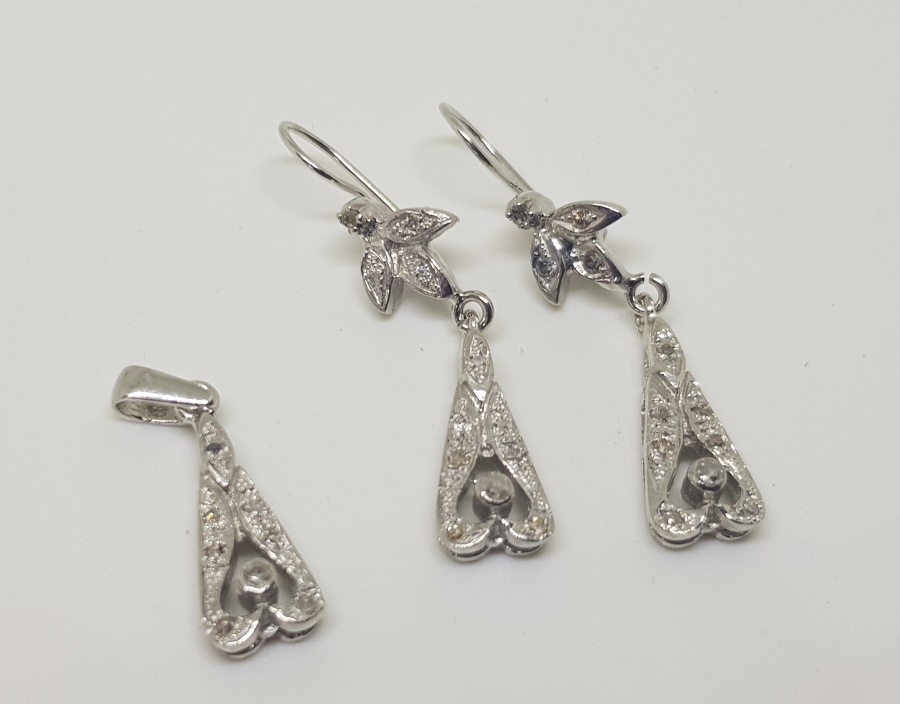 PIRLANTA TAŞLARLA SÜSLÜ KOLYE KÜPE TAKIMI