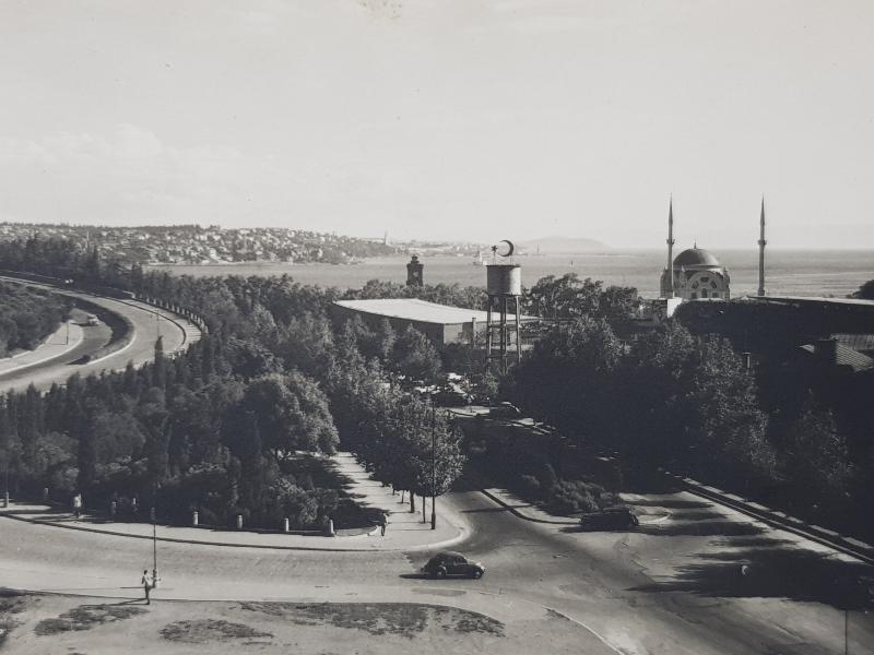 DOLMABAHÇE BEZMİALEM VALİDE SULTAN CAMİ CİVARI