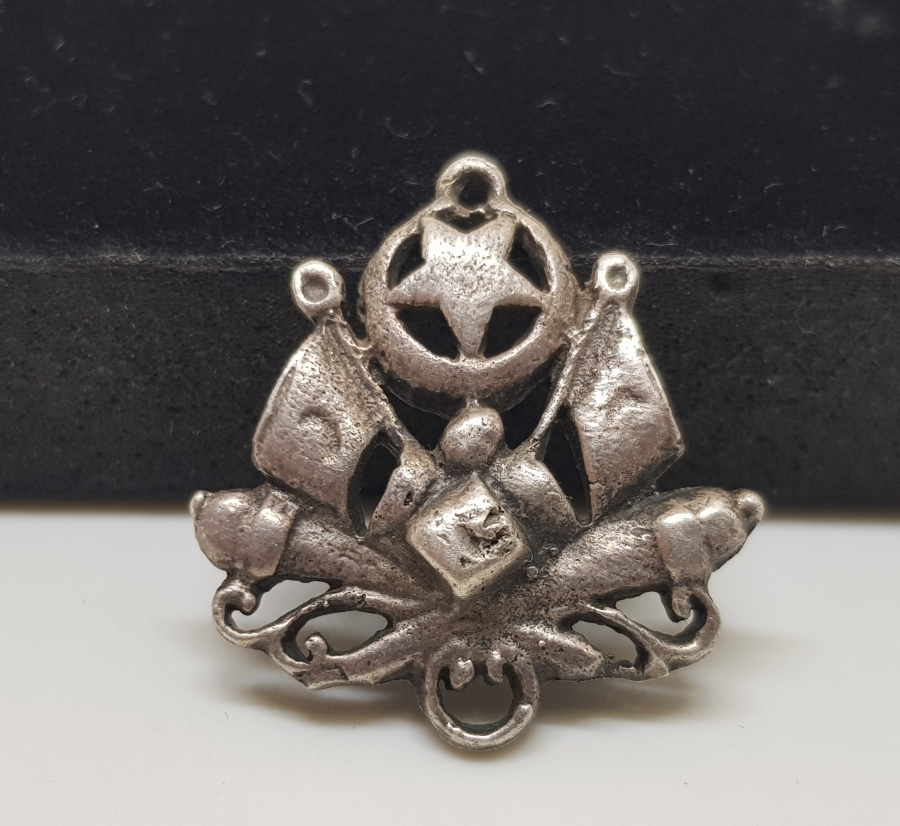 AY YILDIZLI VE MEŞRUTİYET SANCAKLI OSMANLI DÖNEMİ GÜMÜŞ KOLYE UCU