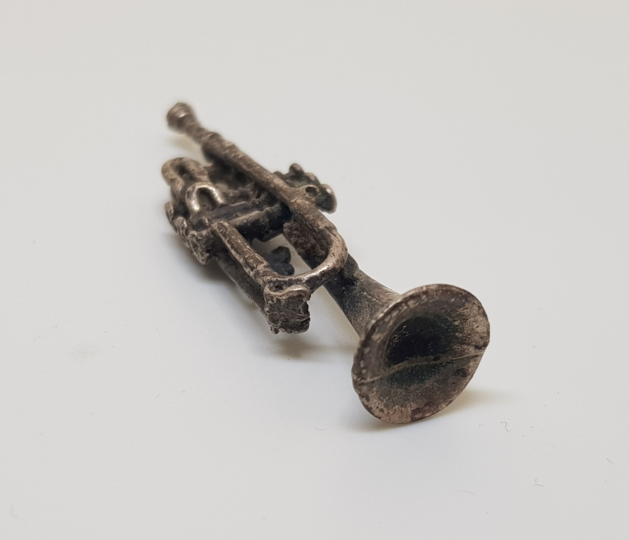 TROMPET FORMUNDA YAPILMIŞ GÜMÜŞ KOLYE UCU