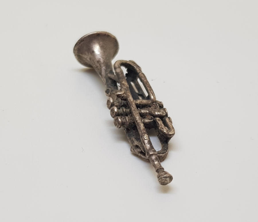 TROMPET FORMUNDA YAPILMIŞ GÜMÜŞ KOLYE UCU