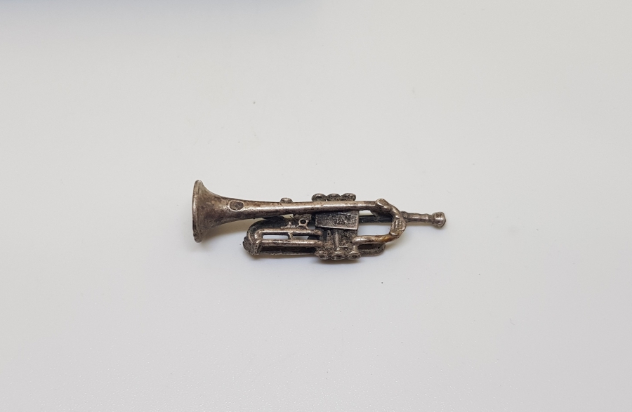 TROMPET FORMUNDA YAPILMIŞ GÜMÜŞ KOLYE UCU