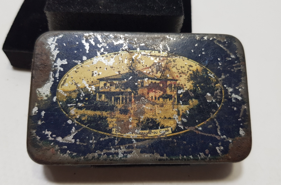 ÜZERİ OSMANLICA YAZILI VE ATATÜRK GÖRSELLİ GAZİ SİGARA TABAKASI