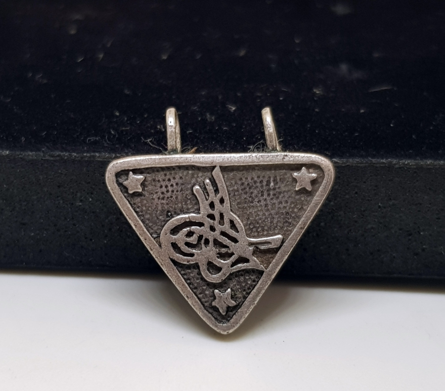 ÜZERİNDE OSMANLI TUĞRASI BULUNAN GÜMÜŞ CEVŞEN-İ KEBİR