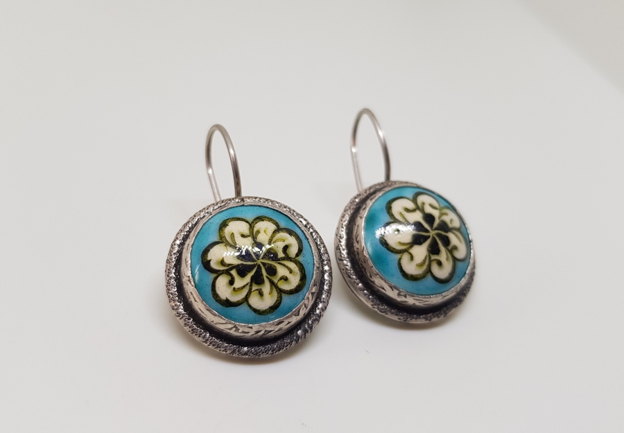 KÜTAHYA İŞİ EL BOYAMA İŞÇİLİKLİ ÇİNİLİ GÜMÜŞ KÜPE