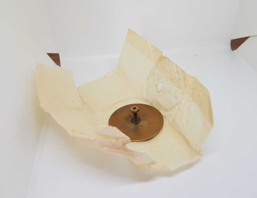 ÜZERİNDE ATATÜRK'ÜN OSMANLICA İMZASI BULUNAN ORJİNAL DARPHANE PAKETİNDE ÇİL MADALYON