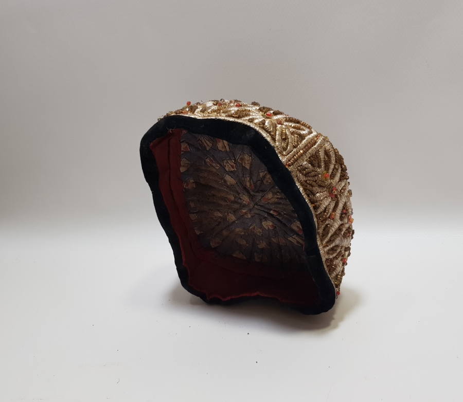 OSMANLI DÖNEMİ SIRMA İŞÇİLİKLİ NADİR FORMDA BALKAN İŞİ GELİN FESİ