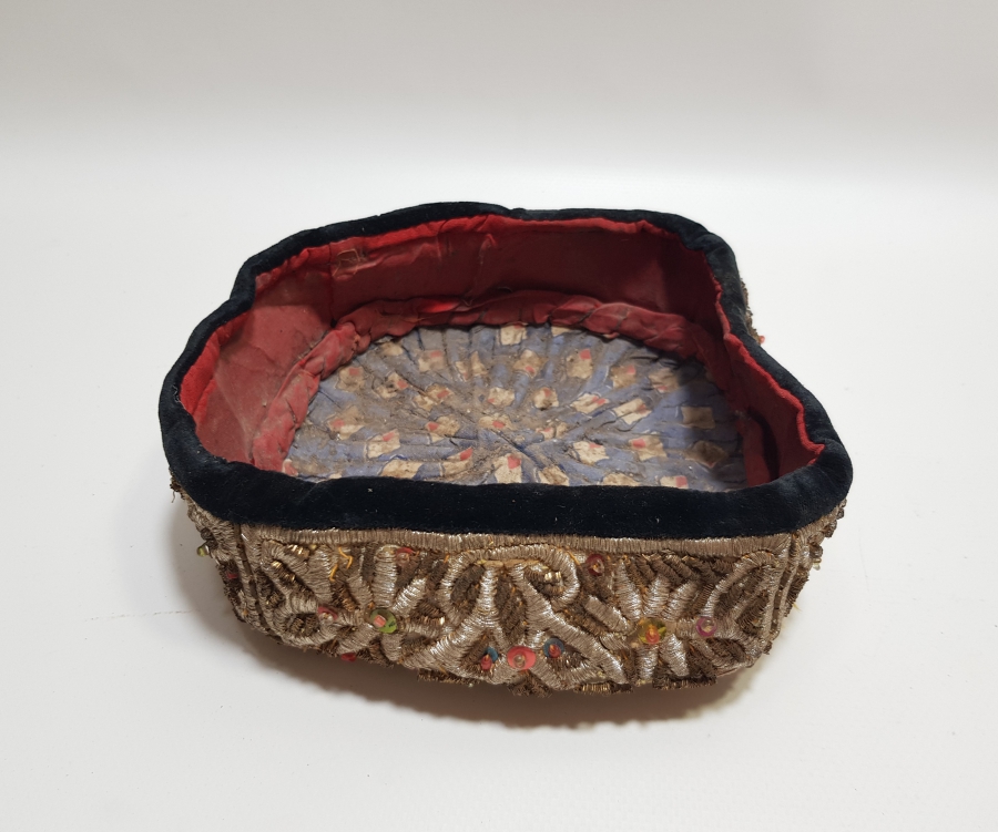 OSMANLI DÖNEMİ SIRMA İŞÇİLİKLİ NADİR FORMDA BALKAN İŞİ GELİN FESİ