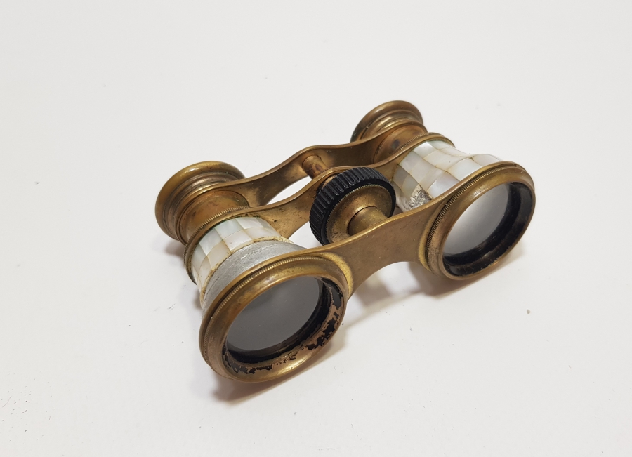 ÜZERİ SEDEFLİ ANTİKA OPERA DÜRBÜNÜ