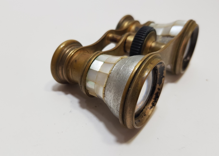 ÜZERİ SEDEFLİ ANTİKA OPERA DÜRBÜNÜ