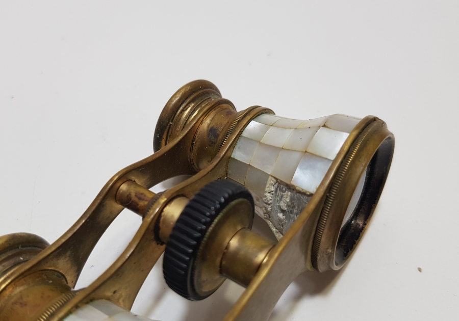 ÜZERİ SEDEFLİ ANTİKA OPERA DÜRBÜNÜ