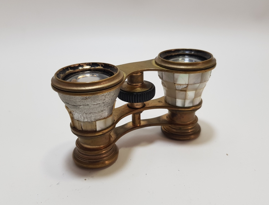 ÜZERİ SEDEFLİ ANTİKA OPERA DÜRBÜNÜ