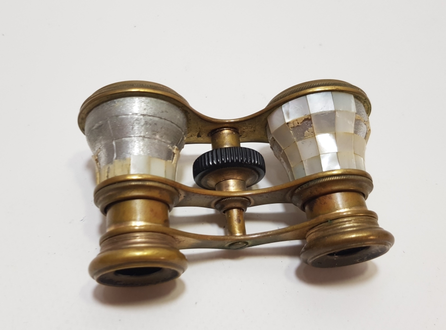 ÜZERİ SEDEFLİ ANTİKA OPERA DÜRBÜNÜ