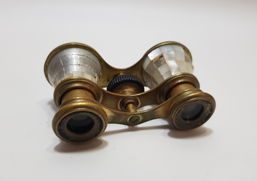 ÜZERİ SEDEFLİ ANTİKA OPERA DÜRBÜNÜ