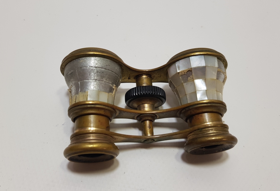 ÜZERİ SEDEFLİ ANTİKA OPERA DÜRBÜNÜ