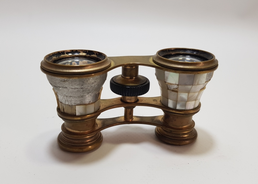 ÜZERİ SEDEFLİ ANTİKA OPERA DÜRBÜNÜ