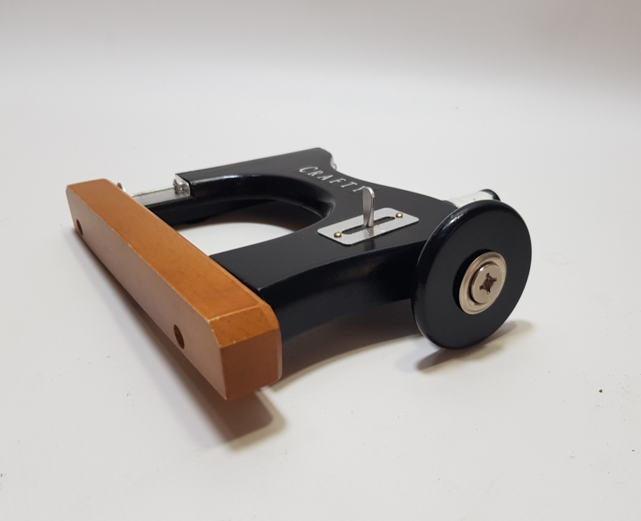 DİKİŞ MAKİNESİ FORMUNDA YAPILMIŞ NADİR ANTİKA FOTOĞRAF ÇERÇEVESİ