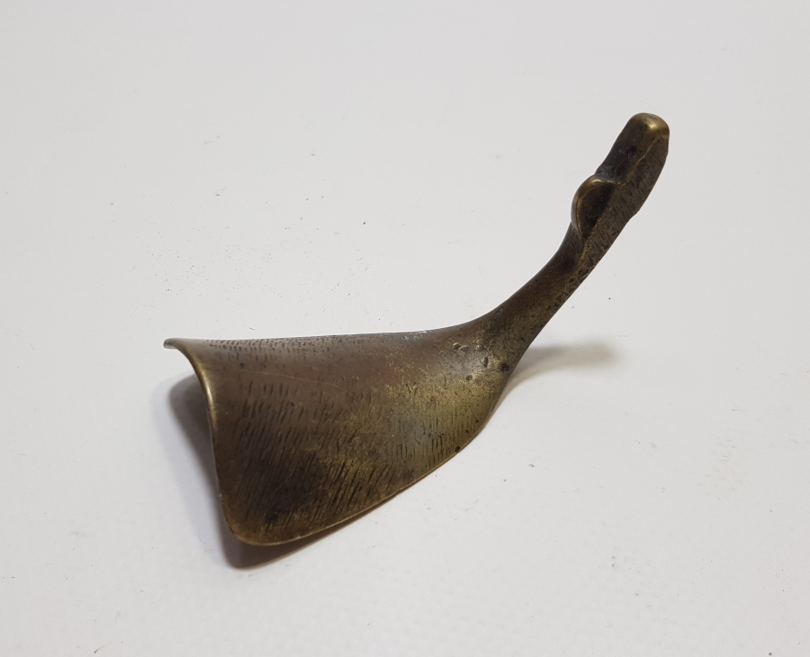 ÜZERİNDE OSMANLICA TAŞHAN YAZILI OSMANLI DÖNEMİ AYAKKABI ÇEKECEĞİ