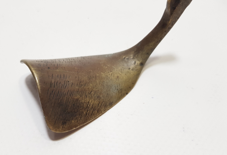 ÜZERİNDE OSMANLICA TAŞHAN YAZILI OSMANLI DÖNEMİ AYAKKABI ÇEKECEĞİ