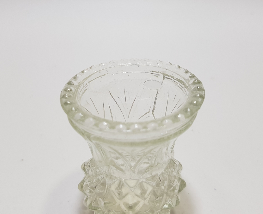 KABARTMA VE KRİSTAL KESME İŞÇİLİKLİ ANTİKA CAM HOKKA