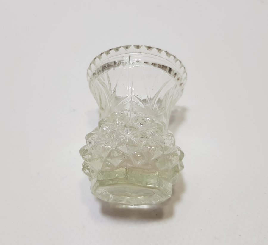 KABARTMA VE KRİSTAL KESME İŞÇİLİKLİ ANTİKA CAM HOKKA