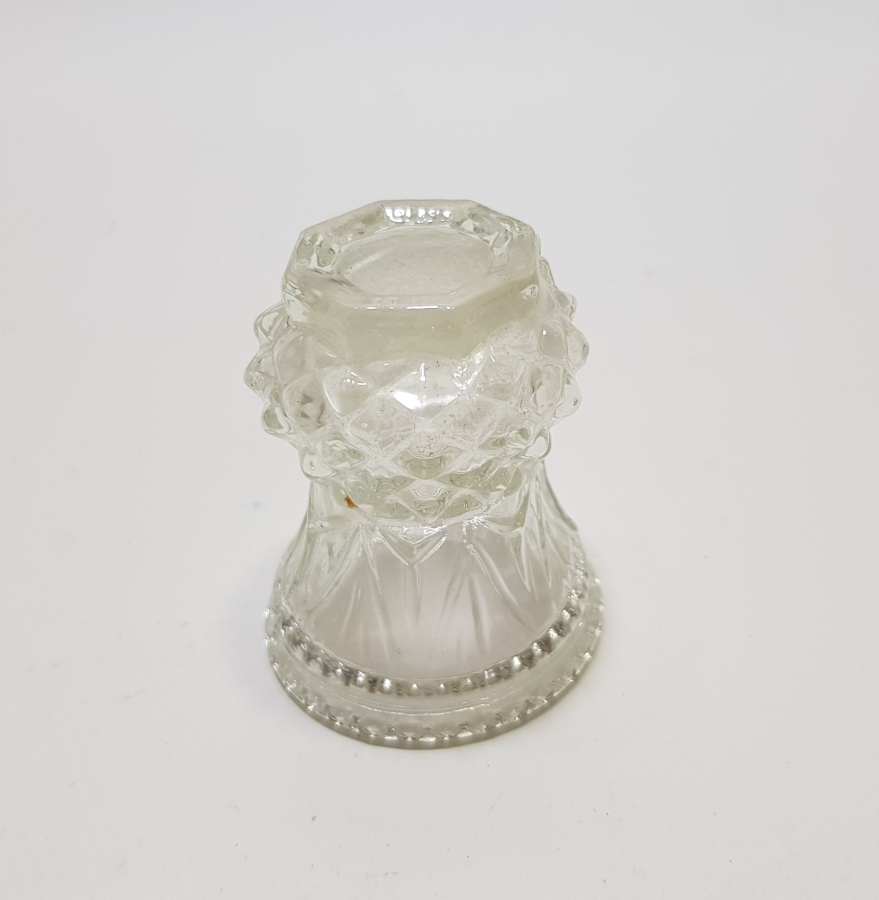 KABARTMA VE KRİSTAL KESME İŞÇİLİKLİ ANTİKA CAM HOKKA