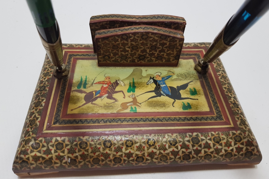 MİNYATÜR VE MARKUTERİ İŞÇİLİKLİ ANTİKA MASA ÜSTÜ KALEMLİĞİ