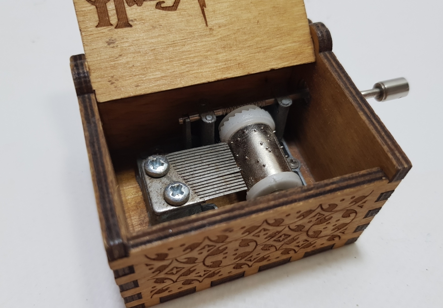EL YAPIMI HARRY POTTER MÜZİĞİ ÇALAN LATERNALI KUTU.