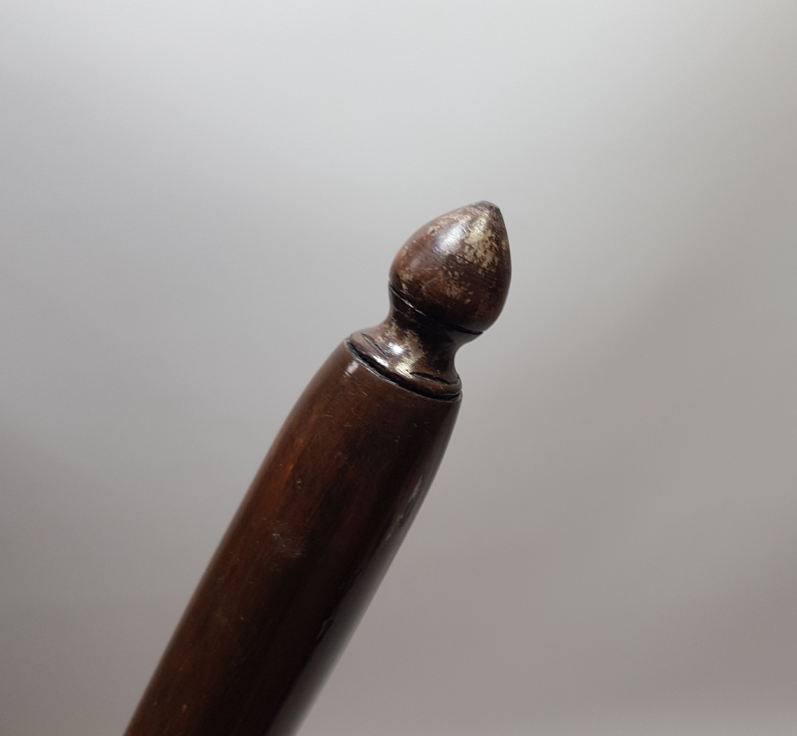 ORİJİNAL MIZRAĞIYLA 1900 BAŞLARI UZAK DOĞU YAPIMI İŞLEMELİ BÜYÜK BOY AHŞAP STAND