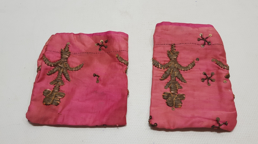 ÜZERİ SIRMA İŞÇİLİKLİ OSMANLI DÖNEMİ İKİ ADET KESE